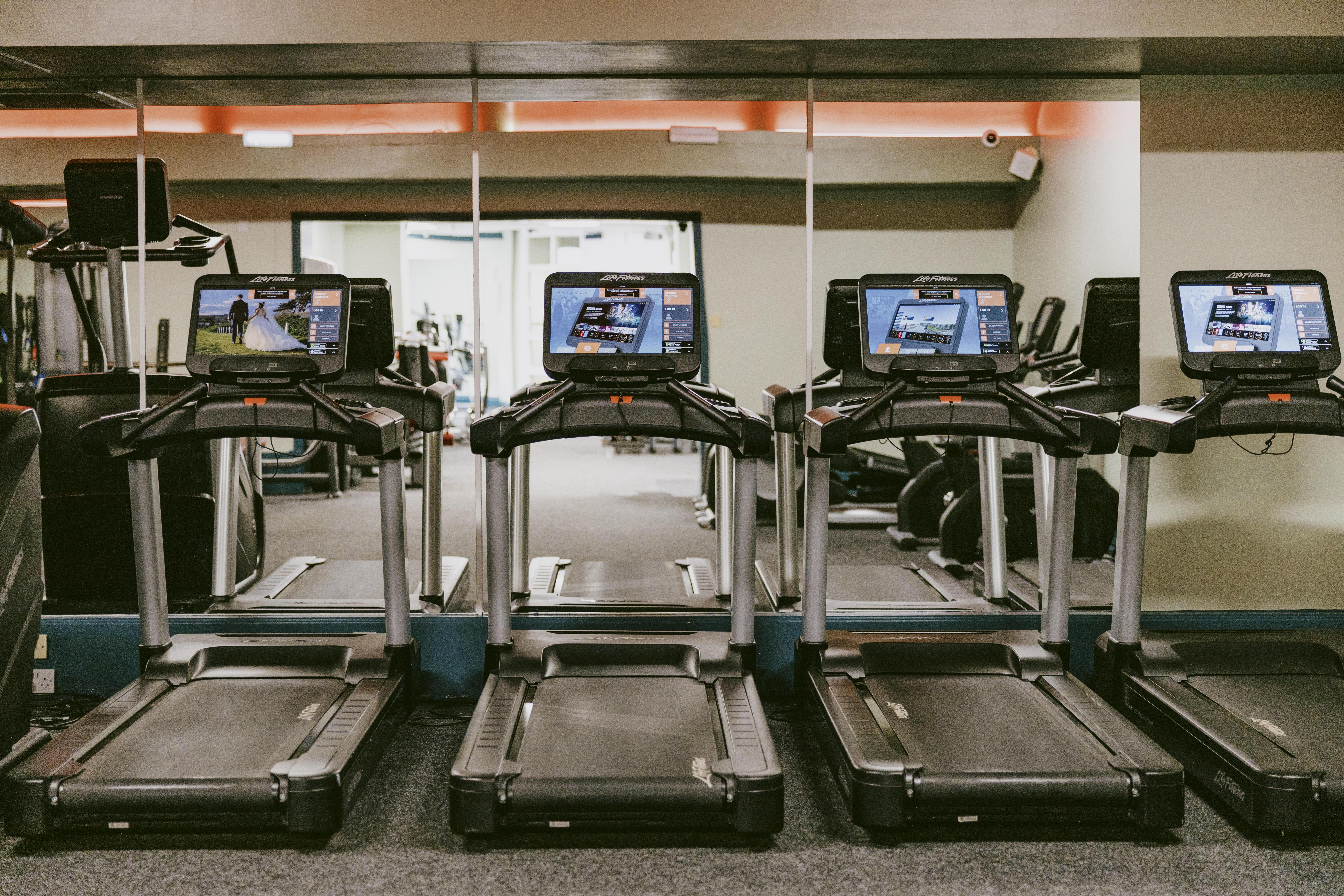Marine Troon Hotel Luaran gambar Treadmills in a gym
