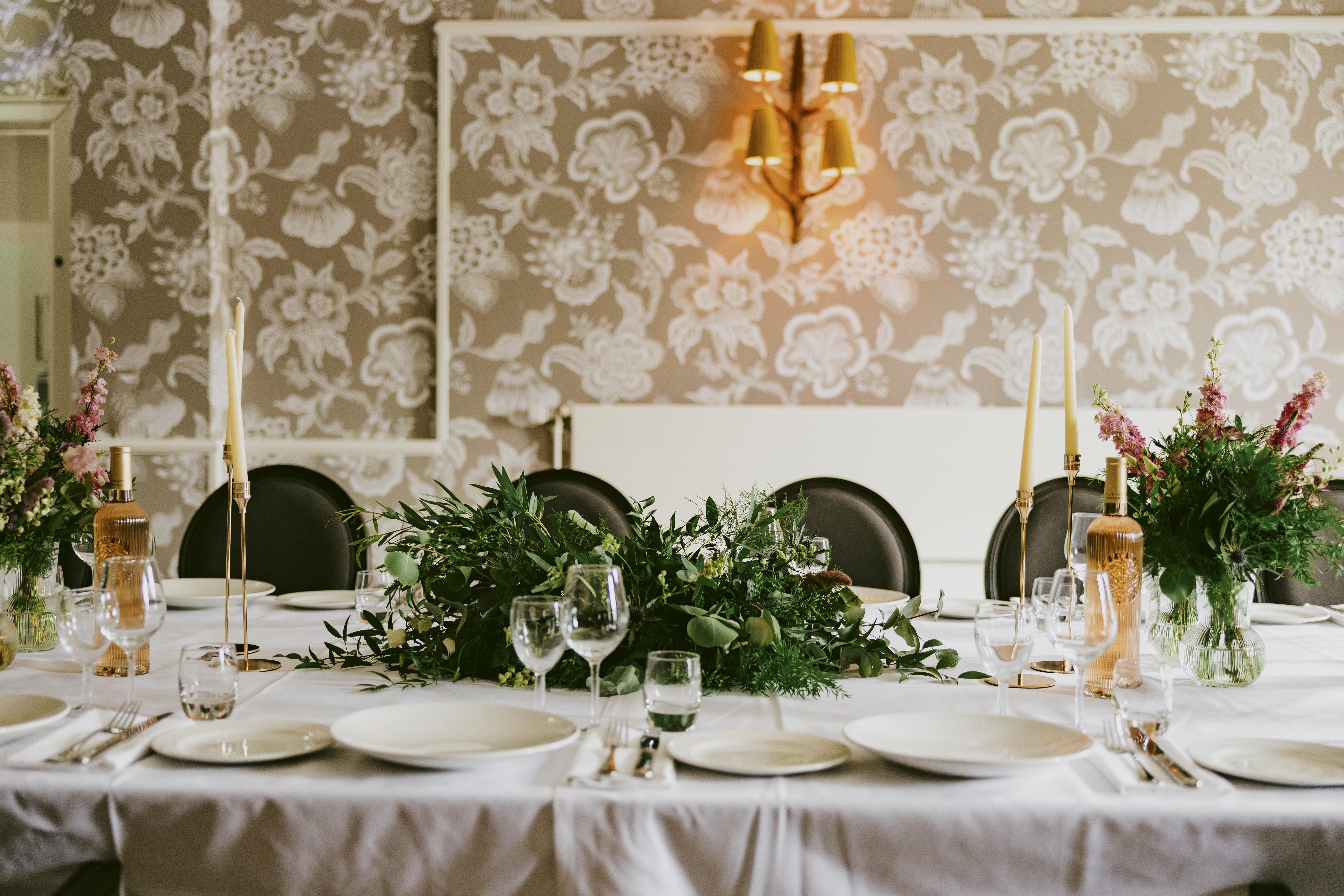 Marine Troon Hotel Luaran gambar A table set for a wedding reception