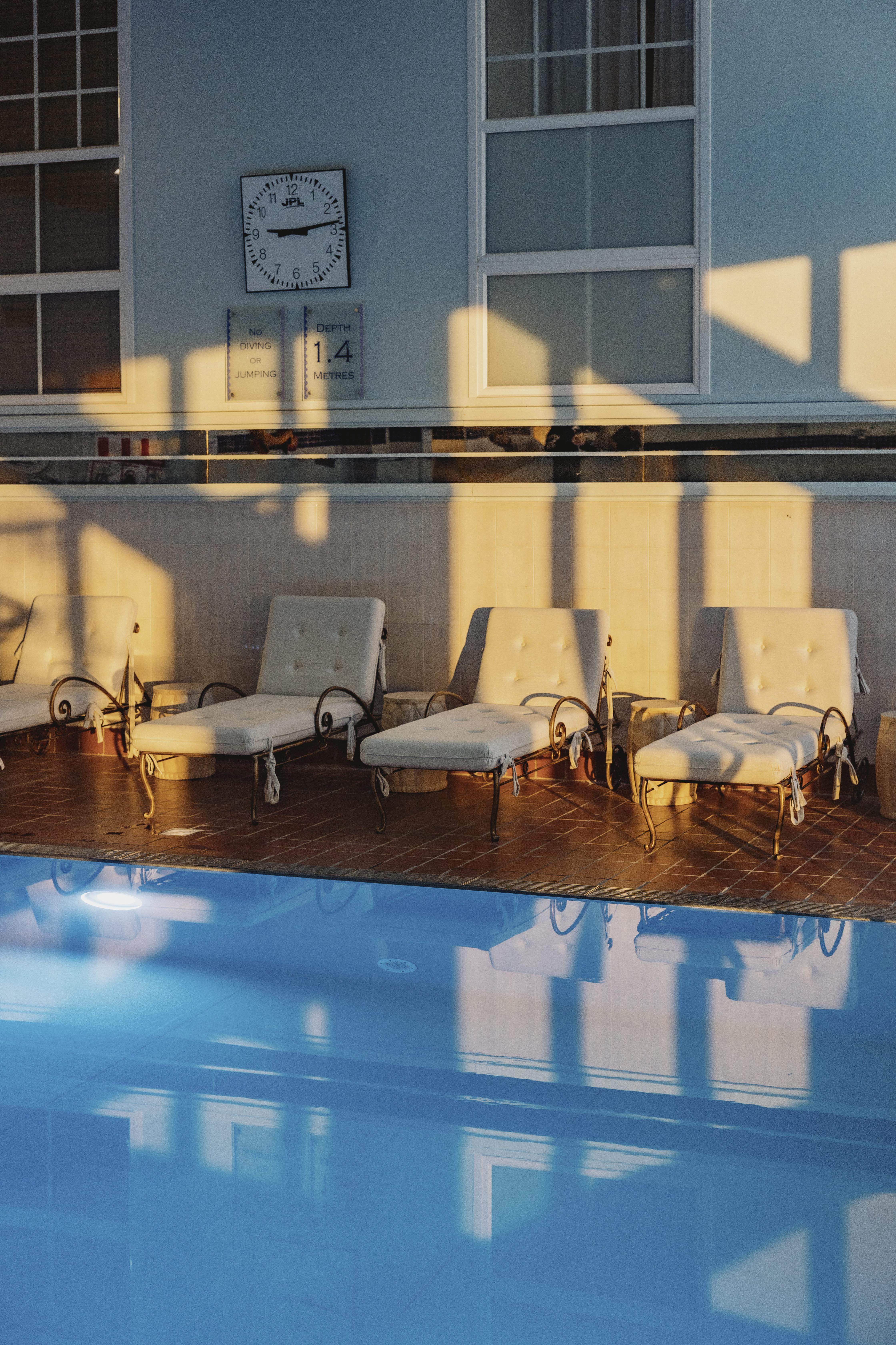 Marine Troon Hotel Luaran gambar Sunloungers at a pool