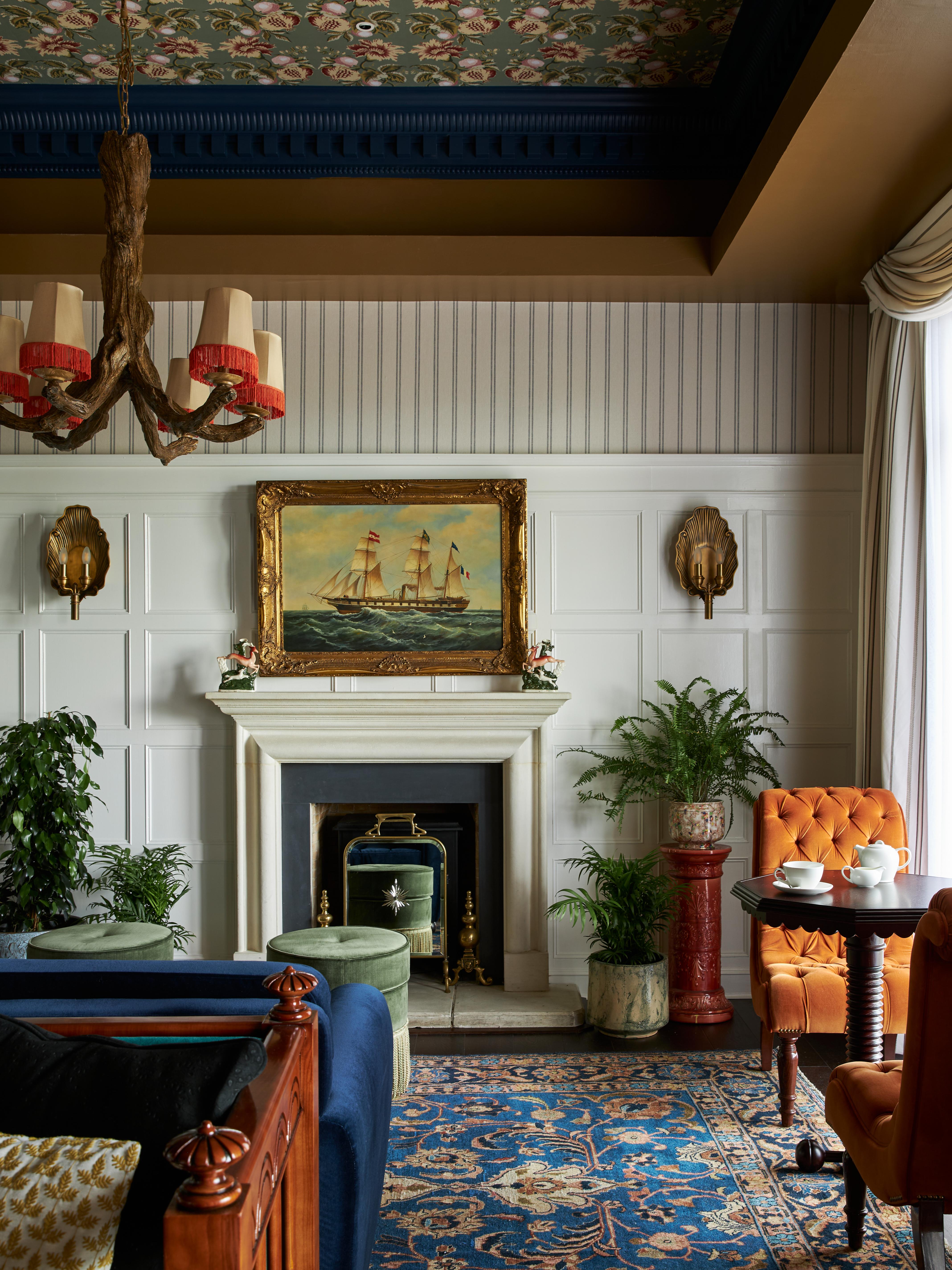 Marine Troon Hotel Luaran gambar A wainscot in a living room
