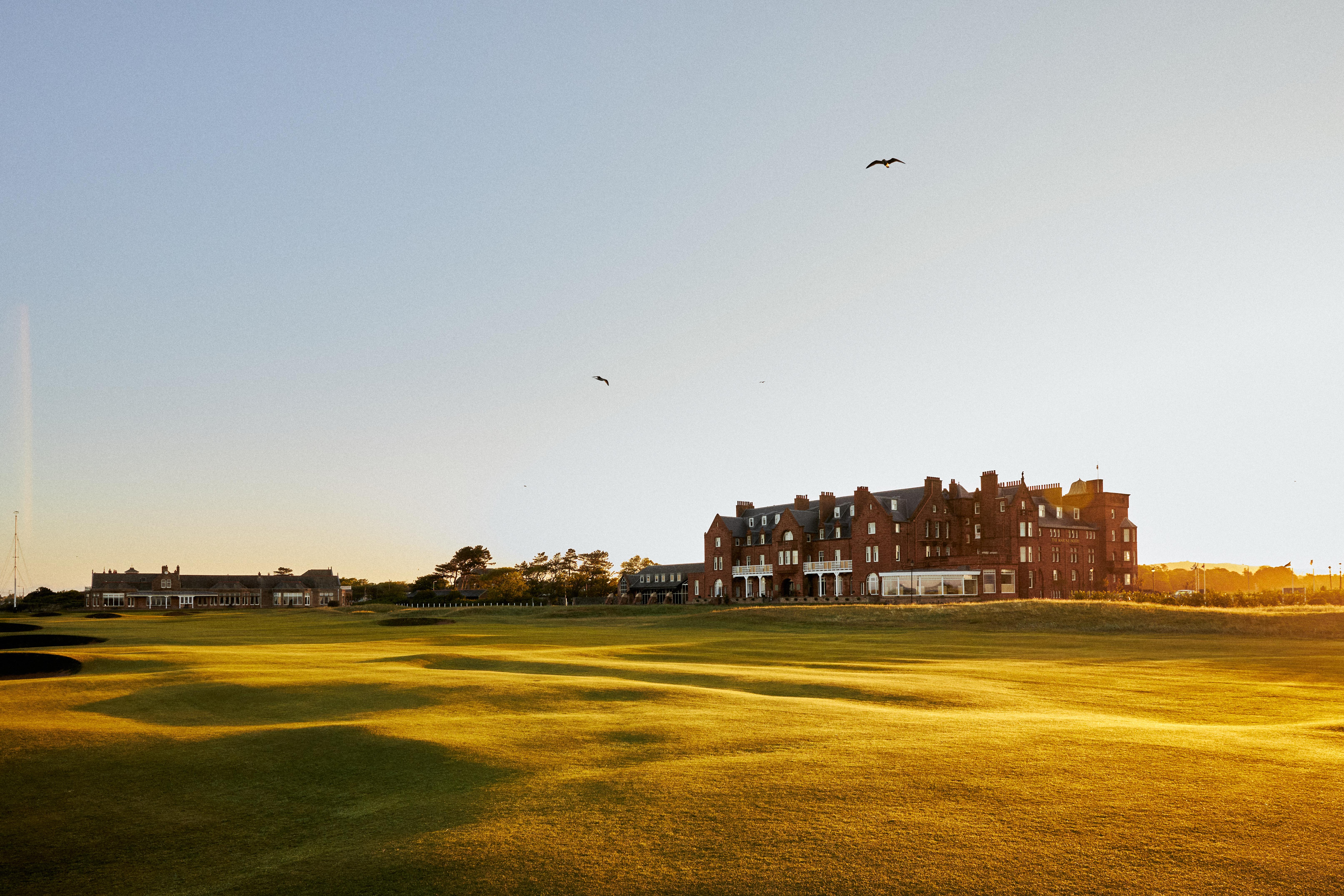 Marine Troon Hotel Luaran gambar The Old Course at sunset