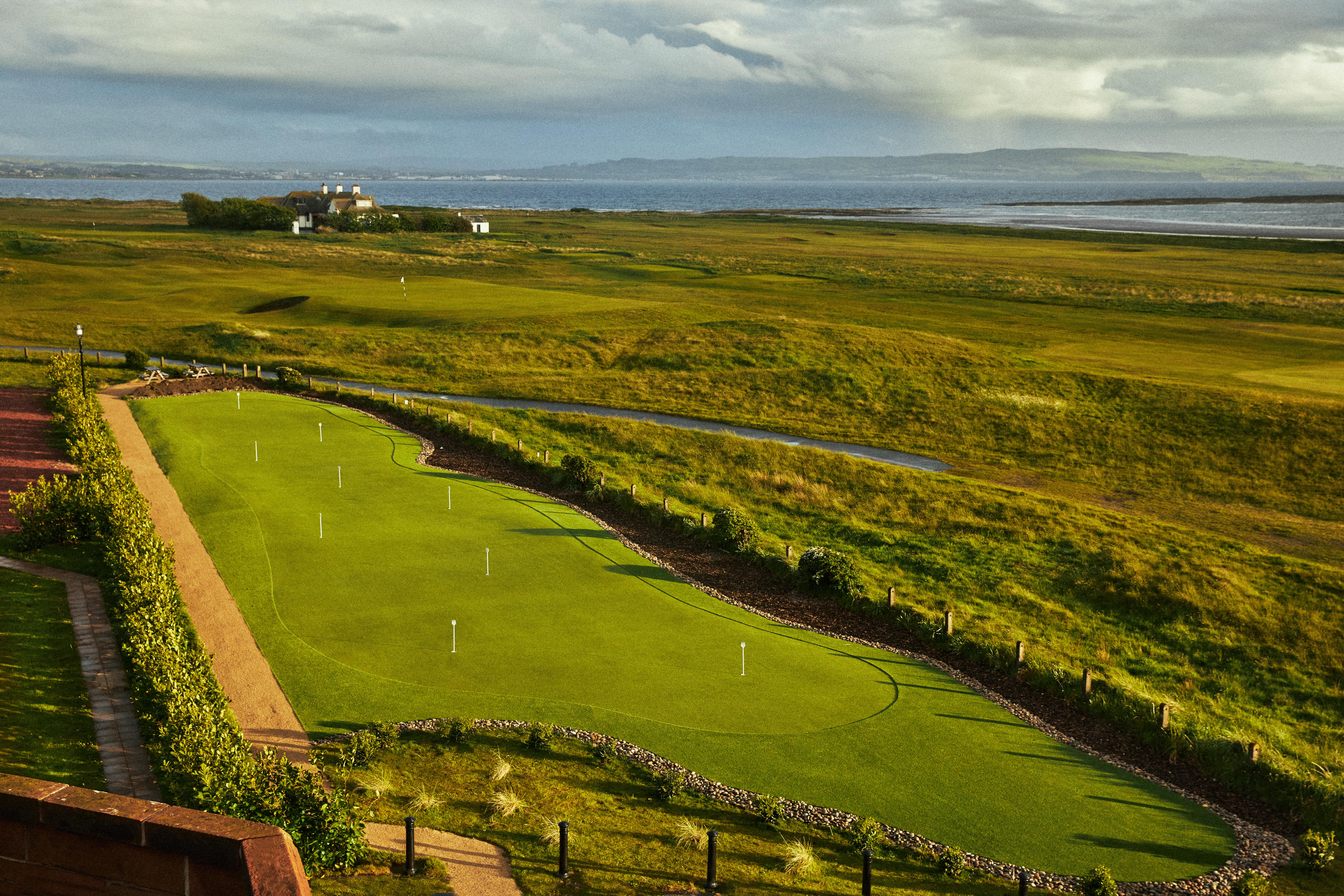 Marine Troon Hotel Luaran gambar The 18th hole at the Old Head